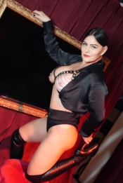 Mistress Izabel Dominatrix