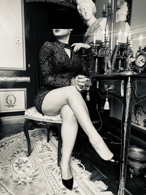 Mistress Arabella Lin
